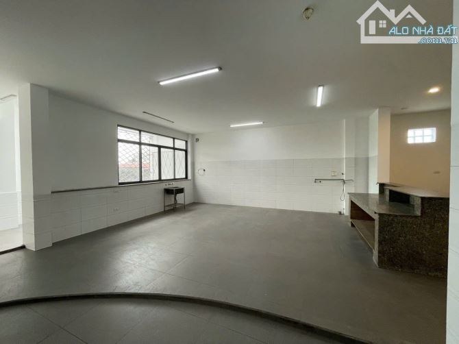 Nhà Đất DT lớn 500m² mặt tiền 10m, vuông vắn, có hầm để xe. - 3