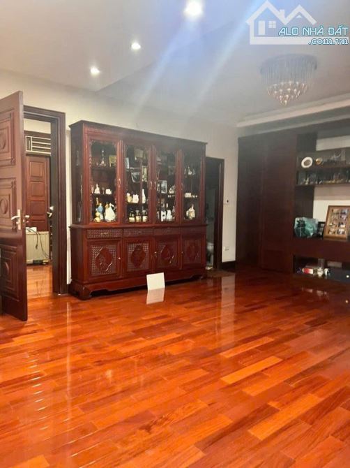 BIỆT THỰ NHÀ VƯỜN VĨNH PHÚC - BA ĐÌNH - DT 141M2 x 4T - MT 8,2M - 48 TỶ - SIÊU VIP - 3
