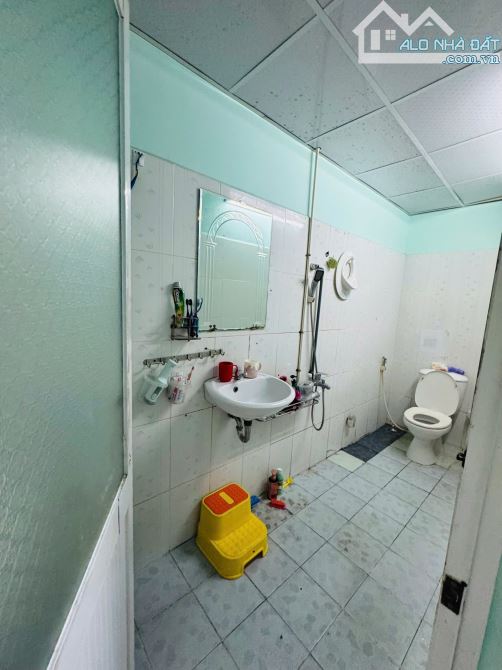 Tân Bình gần Quận 10,Hẻm Ô tô Đỗ cửa Kinh doanh được,56m2(4.3*13),2 tầng,vuông nở hậu,5tỷ6 - 3