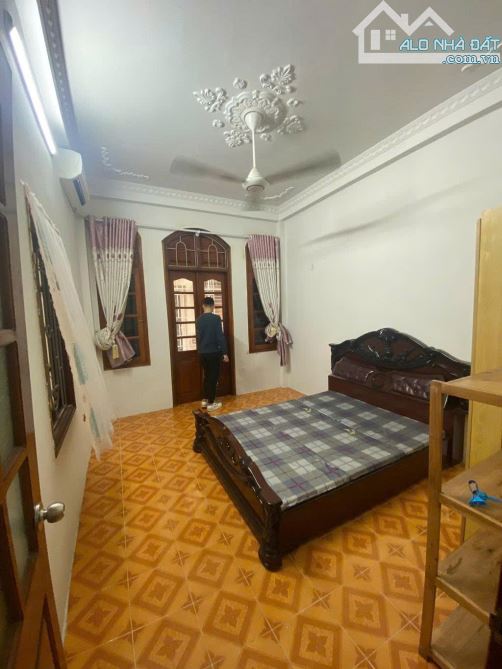 PHÂN LÔ - XUÂN THỦY - 48M2 - 4 TẦNG - LÔ GÓC - DÂN XÂY - Ô TÔ QUA NHÀ - Ở NGAY - 4