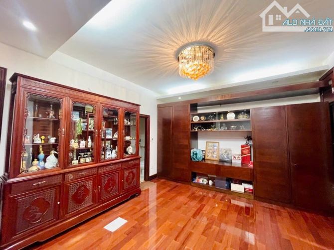 VĨNH PHÚC BA ĐÌNH - BIỆT THỰ 145m2, 4 tầng mặt tiền 8,3m - 3 thoáng - Ô tô - Bảo vệ 24/7 - 4