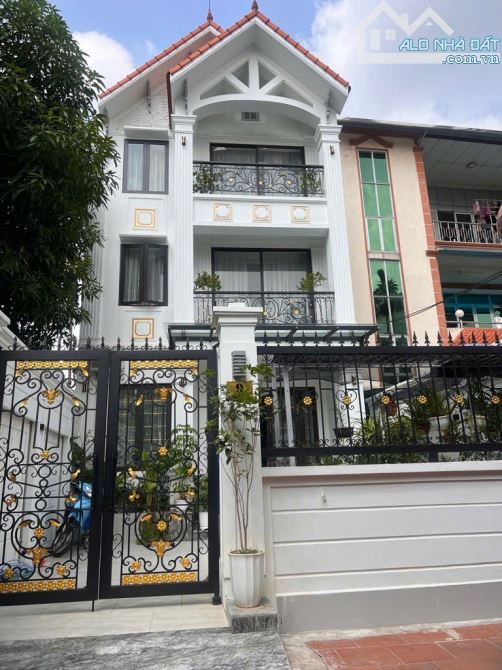 BIỆT THỰ TUYỆT ĐẸP GIỮA LÒNG LONG BIÊN – SÂN CỔNG RỘNG – FULL NỘI THẤT CAO CẤP – CHỈ 20M R - 4