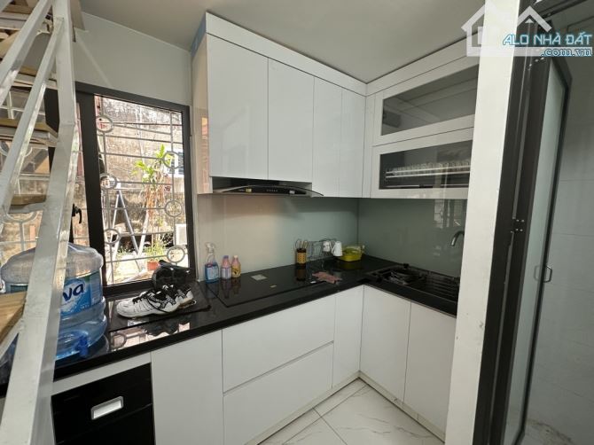 Bán Nhà tập thể phố Lò Đúc 80m2, giá bán 3.3 tỷ Căn hộ có 2 tầng + gác xép Tầng 1 : Khách - 4