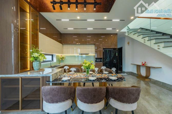 SIÊU PHẨM VILLA 3 TẦNG 2 MẶT TIỀN NGUYỄN SƠN – CÁCH SÔNG HÀN CHỈ 150M - GIÁ 1X TỶ - 4