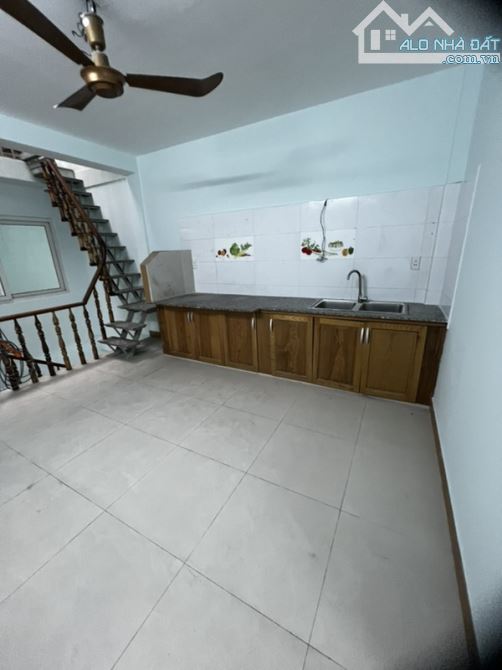 Bán nhà Hẻm 8m 595 CMT8, P.15, Q.10. DT: 8x15m 2 Tầng Giá 19.6 Tỷ TL - 4