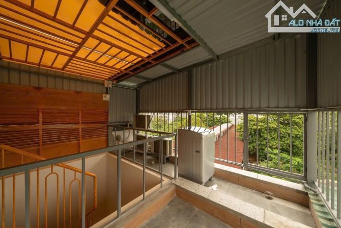 BÁN TOÀ NHÀ 11 CHDV STUDIO LUXURY - DOANH THU 1.2 TỶ/NĂM - GIÁP PHÚ NHUẬN - DTS 330 m2 - 4