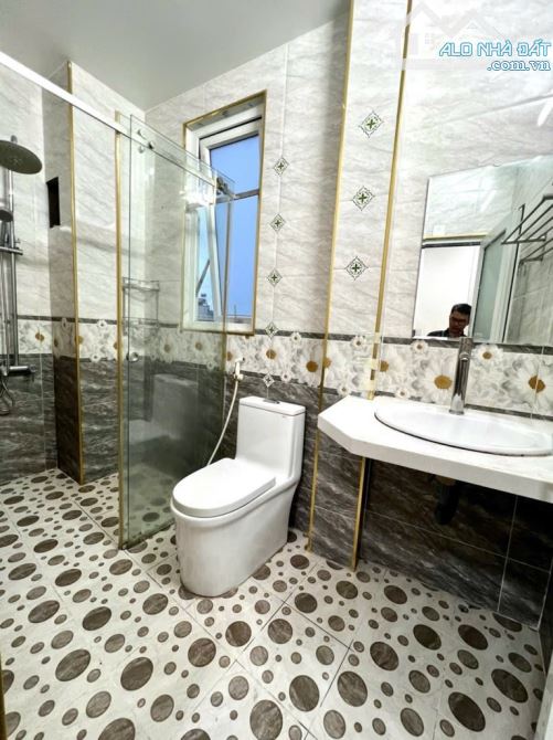 Bán nhà 4 tầng đẹp như villa – Ngang 10m Ngay ĐH GTVT – ô tô ngủ trong nhà - Q12 - 5