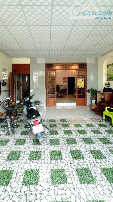 BÁN NHÀ TRẢNG DÀI, SỔ HỒNG, ĐƯỜNG RỘNG 5m, SÂN OTO GẦN NGÃ 3 5 THƯỞNG - 5