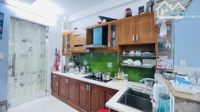 HXH Trường Sa Q.3 DT 40m2 4PN 3 tầng mới có sẵn PN tầng trệt  chỉ 8,5 T - 5
