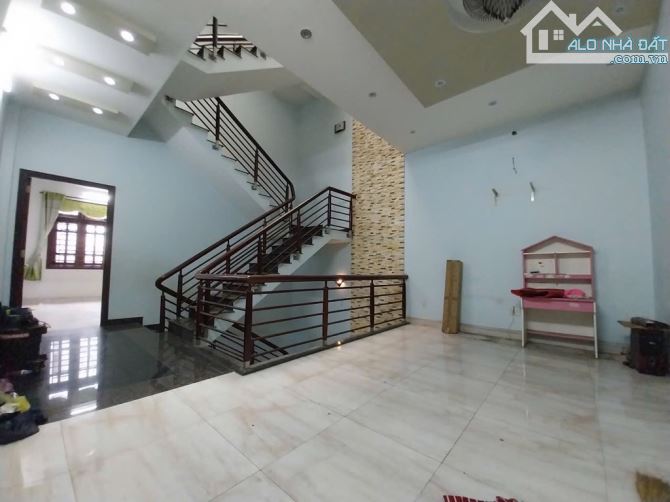 PHAN HUY ÍCH GÒ VẤP ,DT 5,5×20 ,4 TẦNG ,HẺM 10M CÓ VỈA HÈ GẦN SÂN BAY EMART ,NHỈNH 12 TỶ - 5