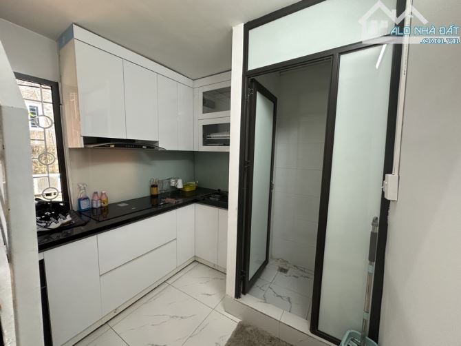 Bán Nhà tập thể phố Lò Đúc 80m2, giá bán 3.3 tỷ Căn hộ có 2 tầng + gác xép Tầng 1 : Khách - 5
