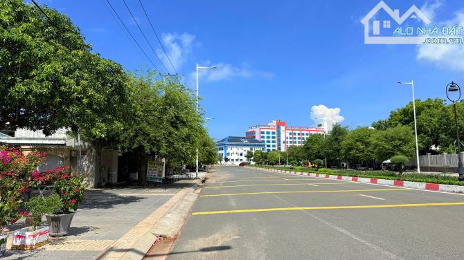 MẶT TIỀN NGUYỄN CHÍ THANH- ĐƯỜNG 42M CÁCH BÃI TẮM LONG HẢI CHỈ 500M - 5