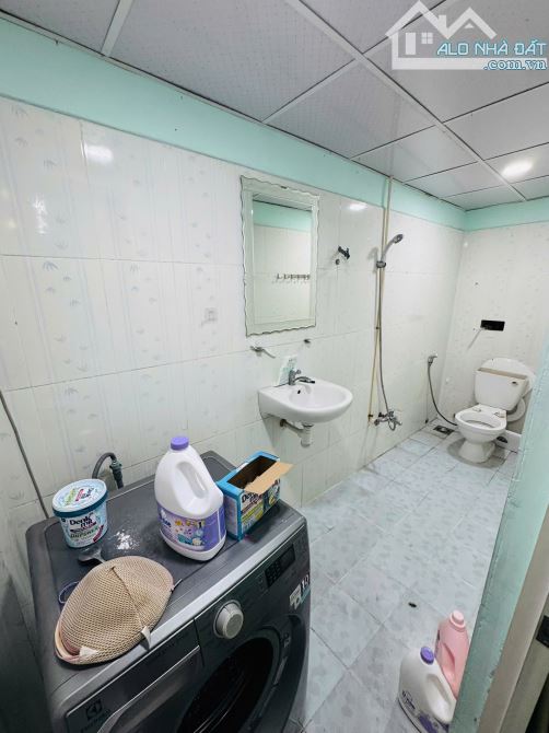 Tân Bình gần Quận 10,Hẻm Ô tô Đỗ cửa Kinh doanh được,56m2(4.3*13),2 tầng,vuông nở hậu,5tỷ6 - 5