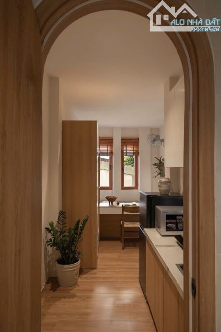 BÁN TOÀ NHÀ 11 CHDV STUDIO LUXURY - DOANH THU 1.2 TỶ/NĂM - GIÁP PHÚ NHUẬN - DTS 330 m2 - 5