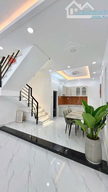 Nhà 2 tầng hẻm 6m HLộ 3 cách AeON TÂN PHÚ 1km 5.15 tỷ - 6