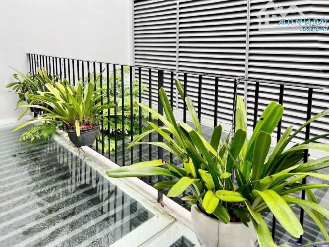 Bán nhà Sư Vạn Hạnh P12 Q10, 65m², ngang 4.1m, 6PN, 4WC, Ôtô, gần Vạn Hạnh Mall. 13.5 tỷ - 6