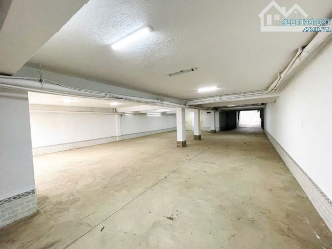 Nhà Đất DT lớn 500m² mặt tiền 10m, vuông vắn, có hầm để xe. - 6