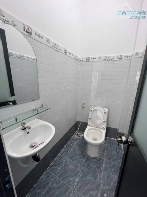 Nhà mới xây 2 lầu DTSD 130m2 giá 1tỷ900triệu cách QL 50 tầm 200m giáp Bình Chánh sổ hồng - 6