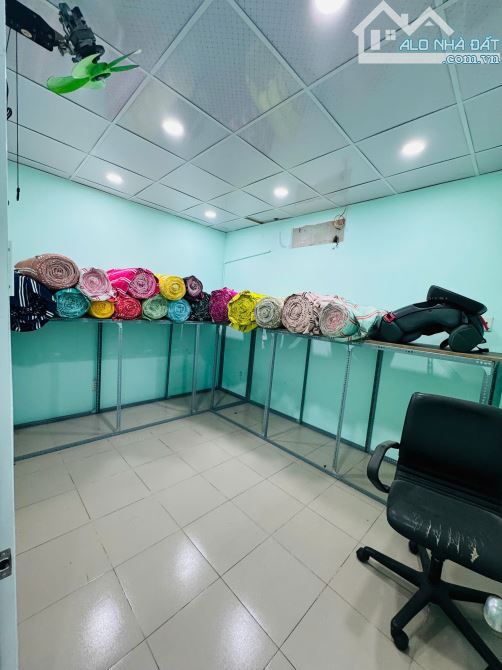 Tân Bình gần Quận 10,Hẻm Ô tô Đỗ cửa Kinh doanh được,56m2(4.3*13),2 tầng,vuông nở hậu,5tỷ6 - 6
