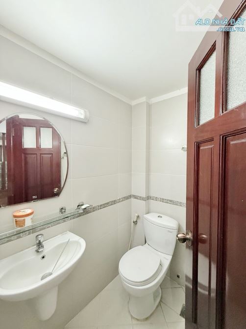 Bán biệt thự sát mặt tiền Nguyễn Đình Chiểu Q3, 144m² x 7 tầng thang máy - MT: 8m - 52 tỷ - 6