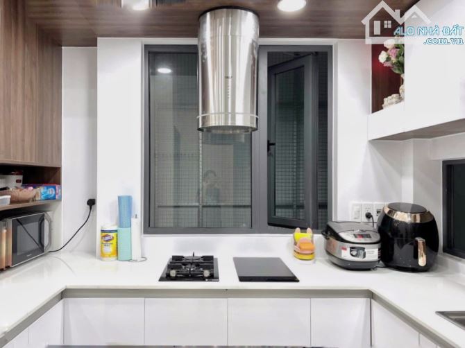 Bán nhà Sư Vạn Hạnh P12 Q10, 65m², ngang 4.1m, 6PN, 4WC, Ôtô, gần Vạn Hạnh Mall. 13.5 tỷ - 7