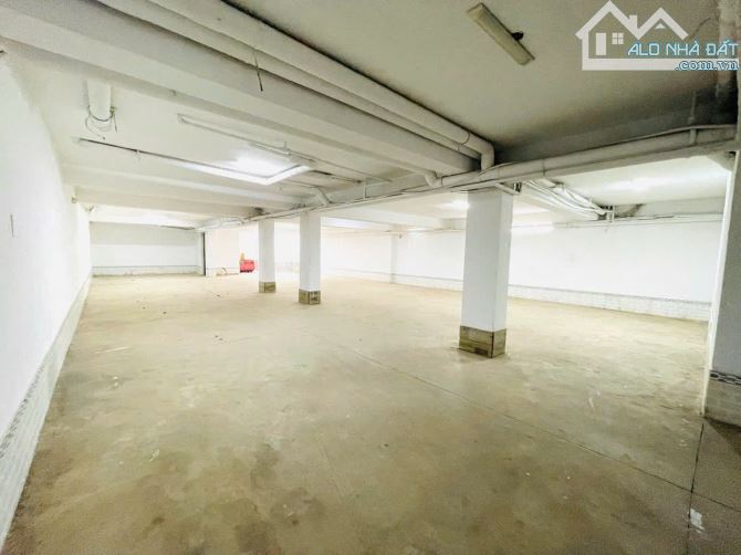 Nhà Đất DT lớn 500m² mặt tiền 10m, vuông vắn, có hầm để xe. - 7