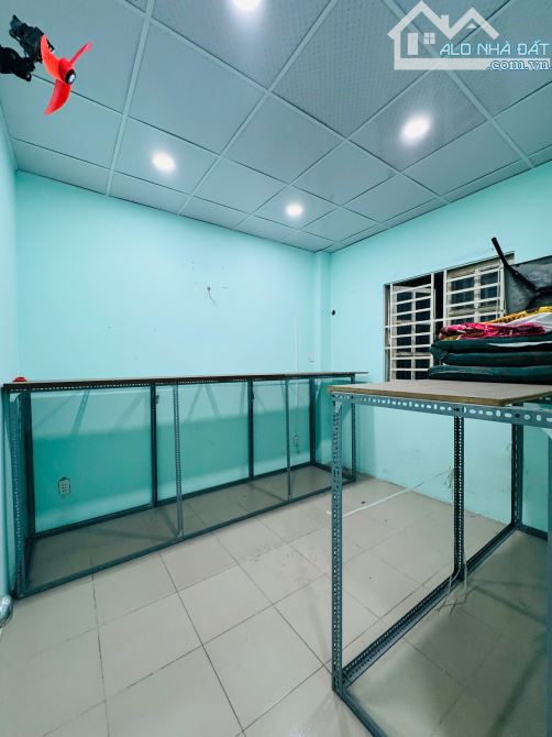 Tân Bình gần Quận 10,Hẻm Ô tô Đỗ cửa Kinh doanh được,56m2(4.3*13),2 tầng,vuông nở hậu,5tỷ6 - 7