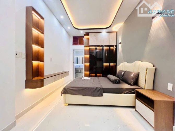 Biệt thự sân vườn, hẻm nhựa 8m, full nội thất cao cấp. 140m2, ngang 5.5m. Giá 8,6 tỷ - 8