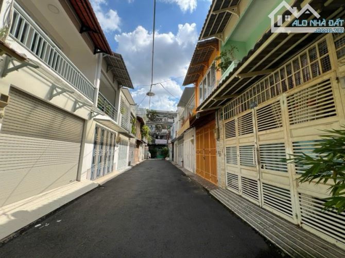 Bán nhà Hẻm 8m 595 CMT8, P.15, Q.10. DT: 8x15m 2 Tầng Giá 19.6 Tỷ TL - 8