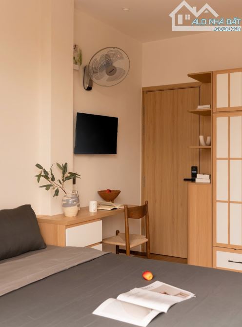 BÁN TOÀ NHÀ 11 CHDV STUDIO LUXURY - DOANH THU 1.2 TỶ/NĂM - GIÁP PHÚ NHUẬN - DTS 330 m2 - 8