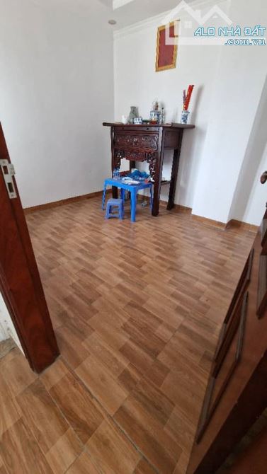 Bán nhà phố Bồ Đề , DT 32m2 , MT 6.4m , Xây 5 Tầng , Giá 6.85 tỷ, Full nội thất - Ô tô đỗ - 9