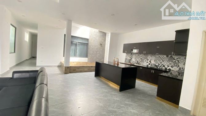 Nhà Đất DT lớn 500m² mặt tiền 10m, vuông vắn, có hầm để xe. - 9