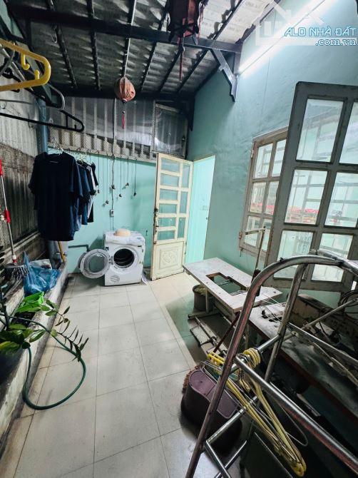 Tân Bình gần Quận 10,Hẻm Ô tô Đỗ cửa Kinh doanh được,56m2(4.3*13),2 tầng,vuông nở hậu,5tỷ6 - 9
