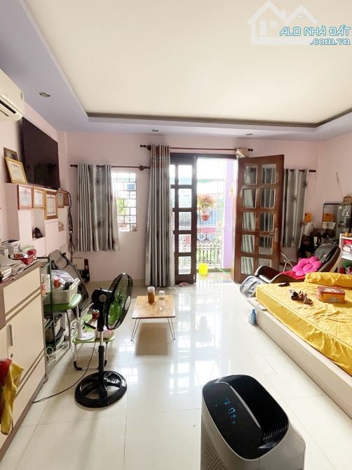 BÁN NHÀ KHU Y TẾ KỸ THUẬT CAO KẾ TÒA NHÀ HUY HƯNG 5X14M 4 TẦNG BTCT XE HƠI VÀO NHÀ 6.7 TỶ