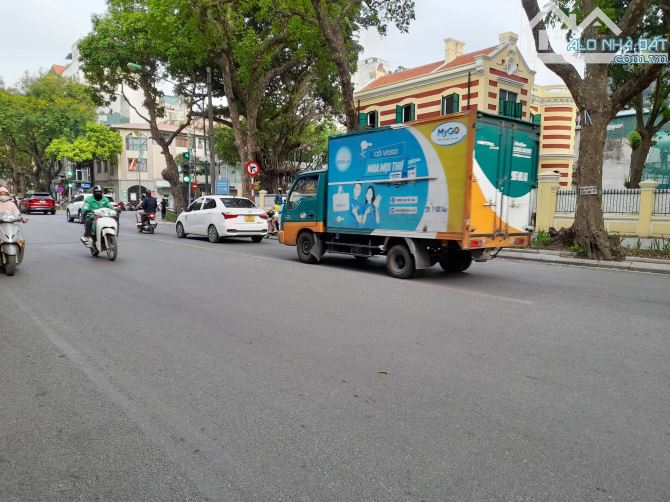 Nhà Mặt Phố Trần Hưng Đạo - Hoàn Kiếm. Tọa lạc vị trí vàng. DT 411m2, MT 14.5m, Giá 312 Tỷ