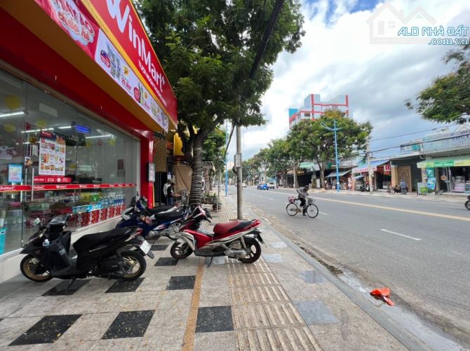 BÁN MẶT TIỀN HOÀNG HOA THÁM 702 M2 GIÁ 150TR/M2 - 6