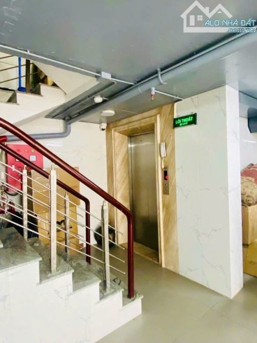 Hạ chào 15 tỷ, nhà mặt phố Trung Phụng hàng xóm Xã Đàn, Dt 100m2, 8t, mt 7m. - 8