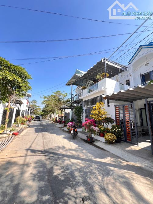 Gia đình kẹt ngân hàng nên cần bán gấp căn nhà 1 trệt 1 lầu