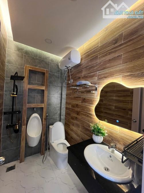 8 TỶ VỚI CĂN VILLA ĐẸP-  GẦN 100M VUÔNG- CÓ SÂN ĐẬU Ô TÔ TRƯỚC NHÀ- THÍCH HỢP NGHỈ DƯỠNG
