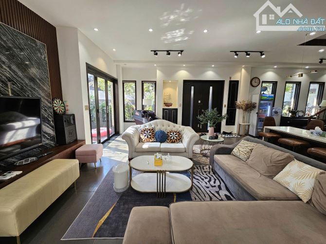 Bán Villa 10x18 góc công viên, full nội thất cao cấp, dọn vào ở ngay, giá 60 tỷ