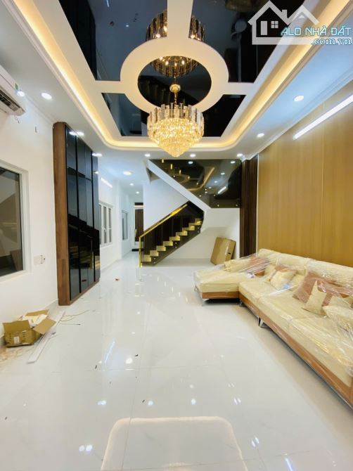 BÁN NHÀ Ô TÔ TẬN CỬA,SÂN VƯỜN RỘNG,HUỲNH TẤN PHÁT,NHÀ BÈ,2 TẦNG-122M2-5PN-GIÁ 6.65 TỶ