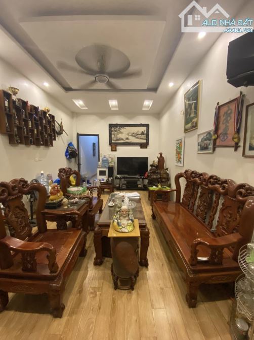 Bán nhà Văn Quán, diện tích rộng ở sướng, sát ô tô, tiện ích ngập tràn, 60m2, 13.5 tỷ