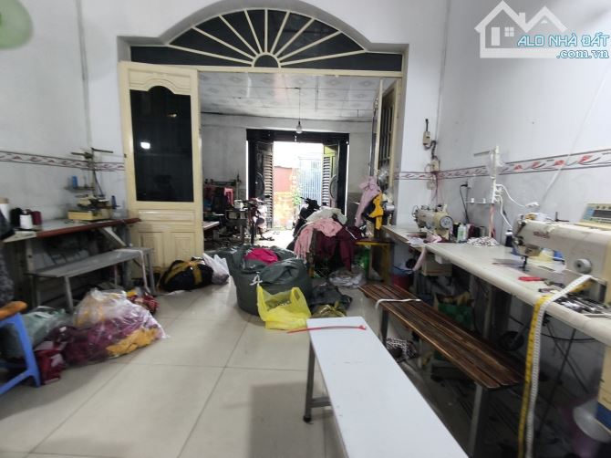 1/TRỊNH THỊ MIẾNG NGANG 5.5M DÀI 21M HÓC MÔN NHÀ 2 TẦNG 105M2 HẺM XE TẢI THÔNG CHỈ HƠN 4T