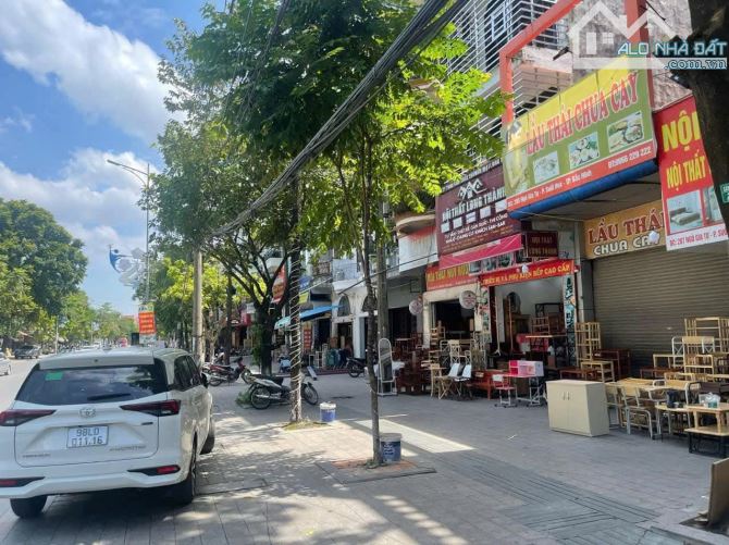 BÁN LÔ KHẢ LỄ 1 THUỘC LÀN 2 ĐƯỜNG LÊ THÁNH TÔNG VÀ ĐƯỜNG BÌNH THAN, BẮC NINH. DT 81M2