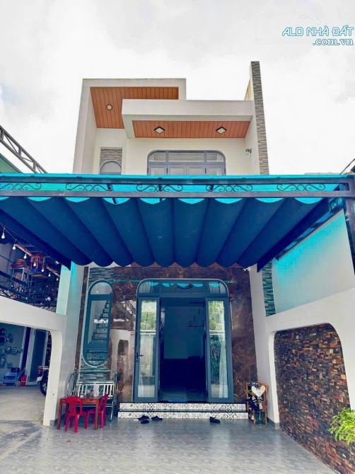 bán nhà 2 tầng nội thất xịn xò