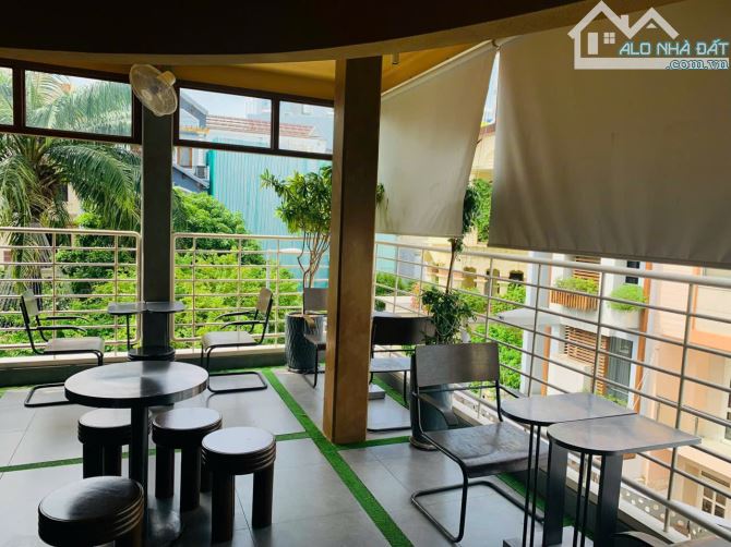 Căn góc 3 mặt tiền thông thoáng Nguyễn Trọng Tuyển Q.PN, 4.85x16.5m - 3 Lầu - Nội thất sẵn