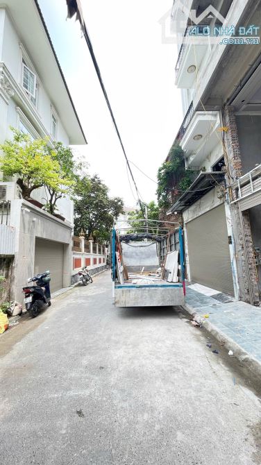 Nhà 7 tầng, full nội thất, Phố Tư Đình, Phường Long Biên, Hà Nội. DT 61m2, Giá 26,2 tỷ.