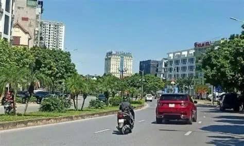 Hạ sốc 1 tỷ!Bán đất tặng nhà Hồng Tiến,ô tô đỗ cửa.DT 95m,MT 4m,ngõ thông,Hơn 13 tỷ