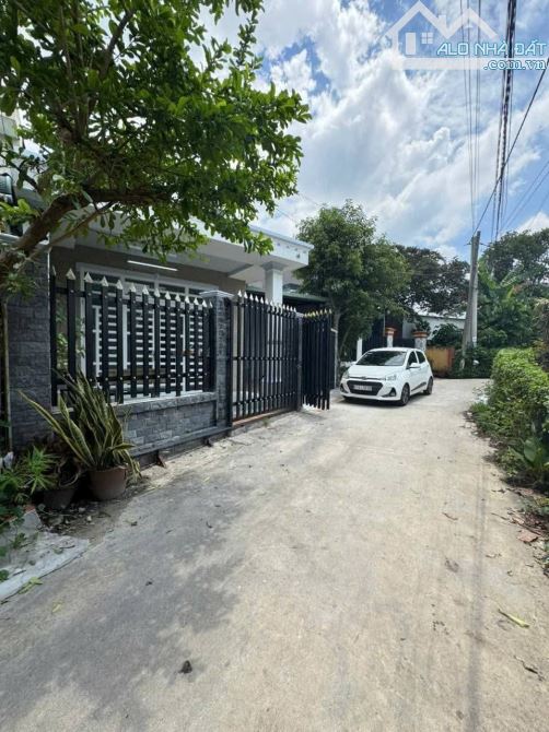 Nhà Định Hòa : 10 x 14 sân oto, 3 p ngủ, sổ sẵn ,