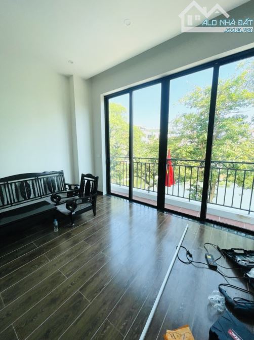 Nhà 7 tầng, Lô góc, mặt phố Bồ Đề, Phường Bồ Đề, Hà Nội. DT 87m2. MT 5,7m. Giá 28,5 tỷ